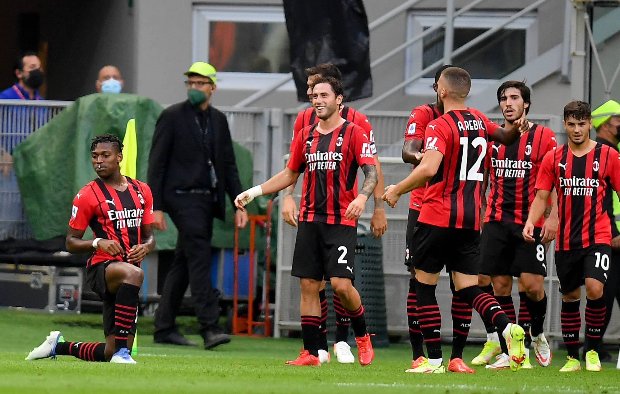 罗马诺：曼城在关注费耶诺德右后卫里德，拜仁也对他有意（罗马诺：费耶诺德右后卫里德获曼城考察，拜仁同样关注）