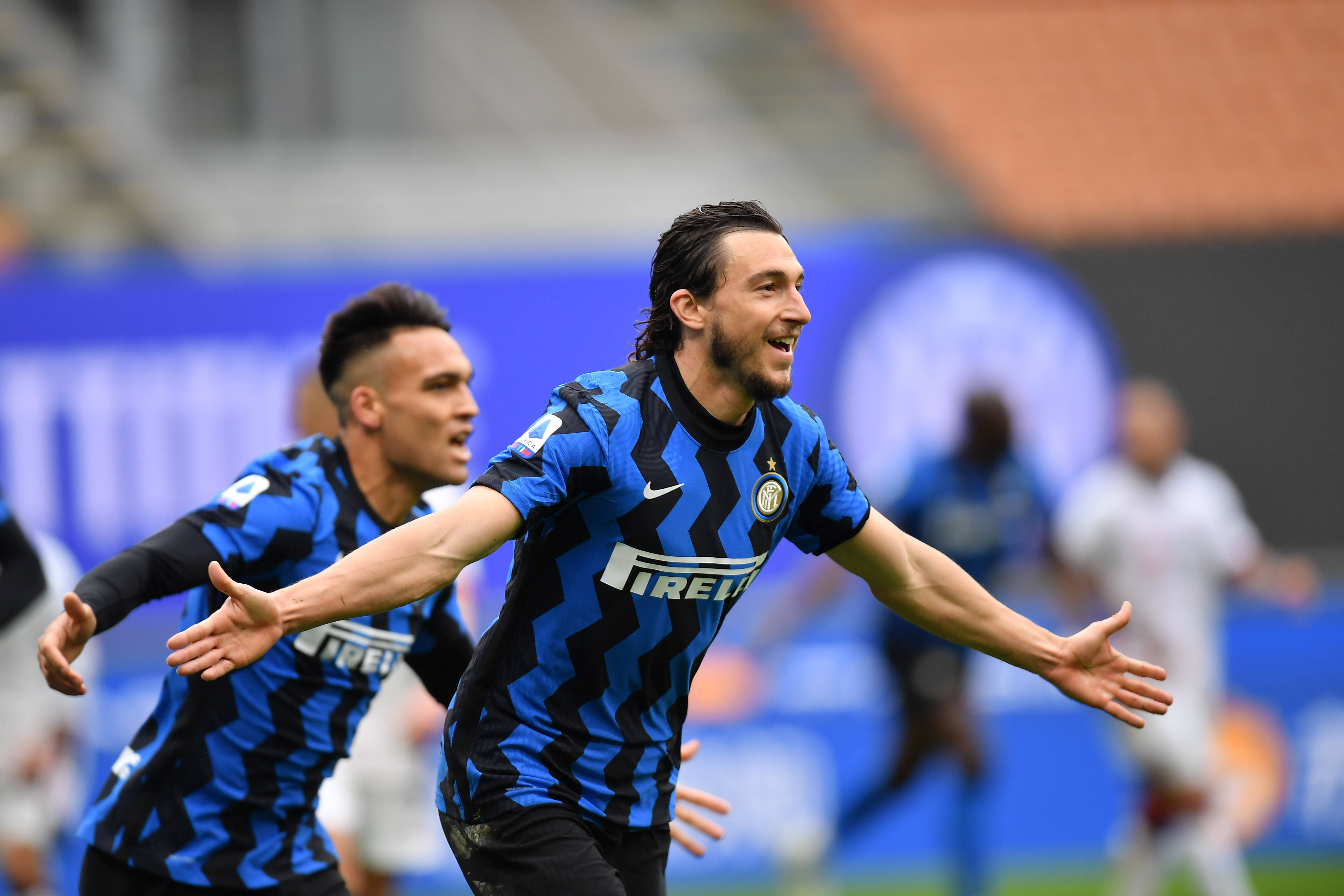 队报：里昂公布24／25赛季财报，俱乐部净亏损超2亿欧元（队报：里昂发布24／25赛季财报，净亏损超过2亿欧元）