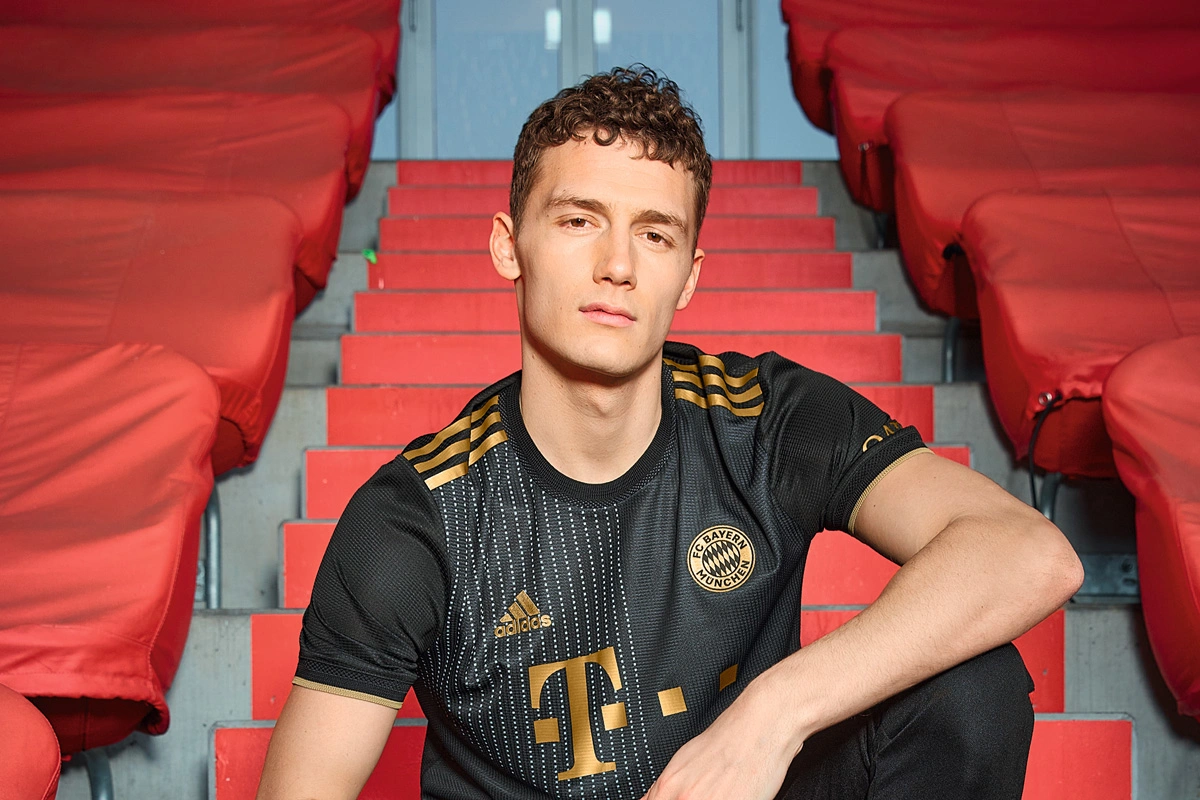 17岁273天，卡尔是拜仁队史德甲单场传射建功最年轻的球员（17岁273天，卡尔刷新拜仁队史德甲单场传射最年轻纪录）