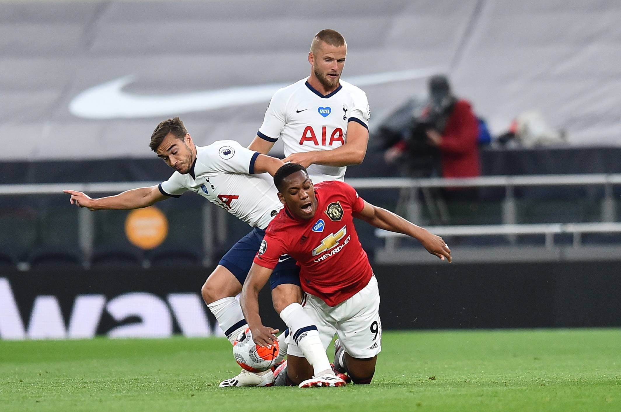 中场大师又送逆天传球（中场指挥官再献神级直塞）