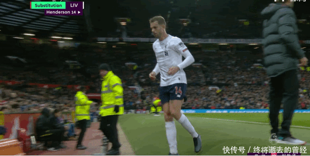 米利亚倒地后被布坎南用球近距离轰了一脚，骂布坎南后遭直红（米利亚倒地遭布坎南近距离砸球，口出恶言后直接染红）