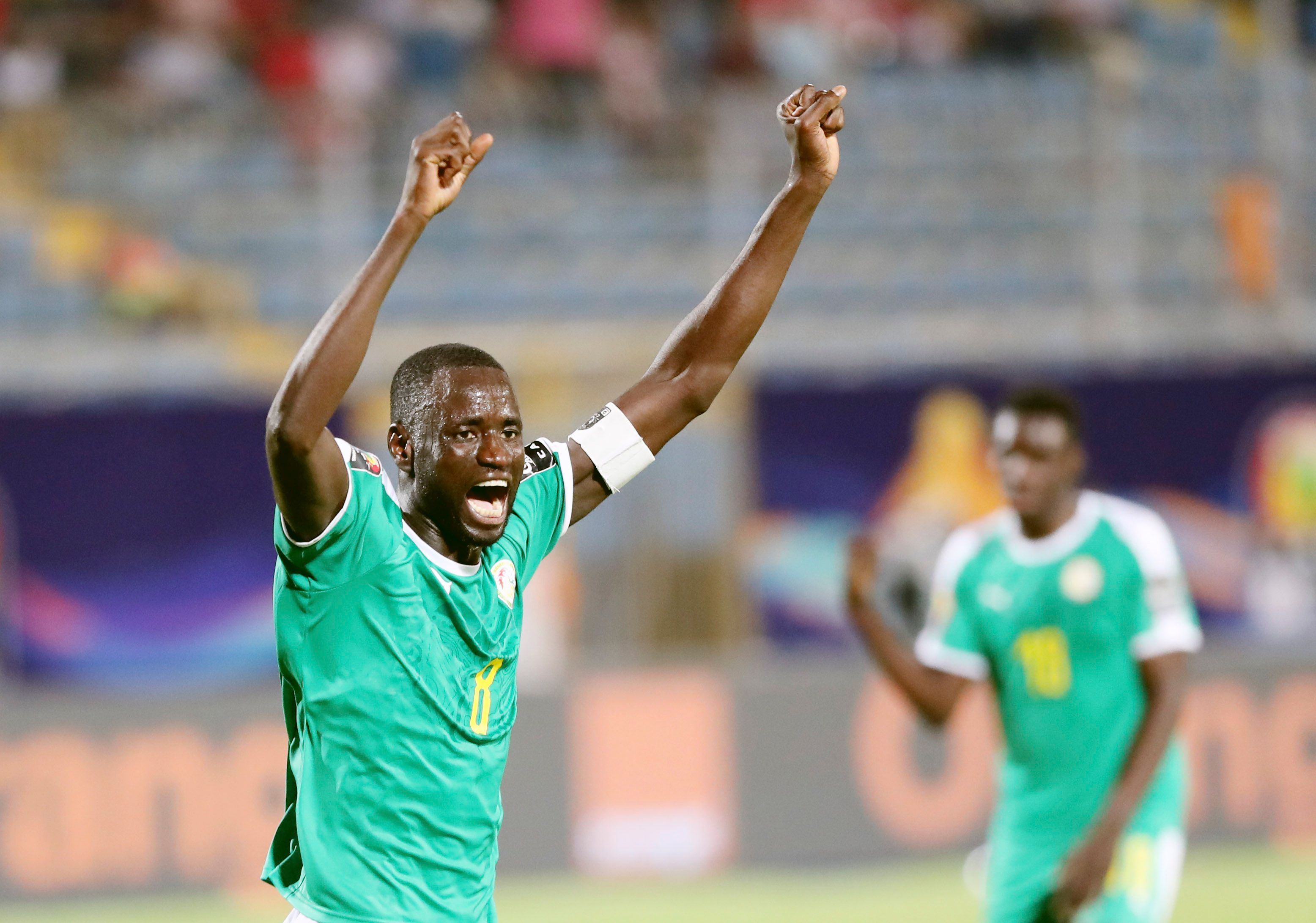 记者：泰山不会放弃成绩搞年轻化，韩鹏明年是否执教还没定