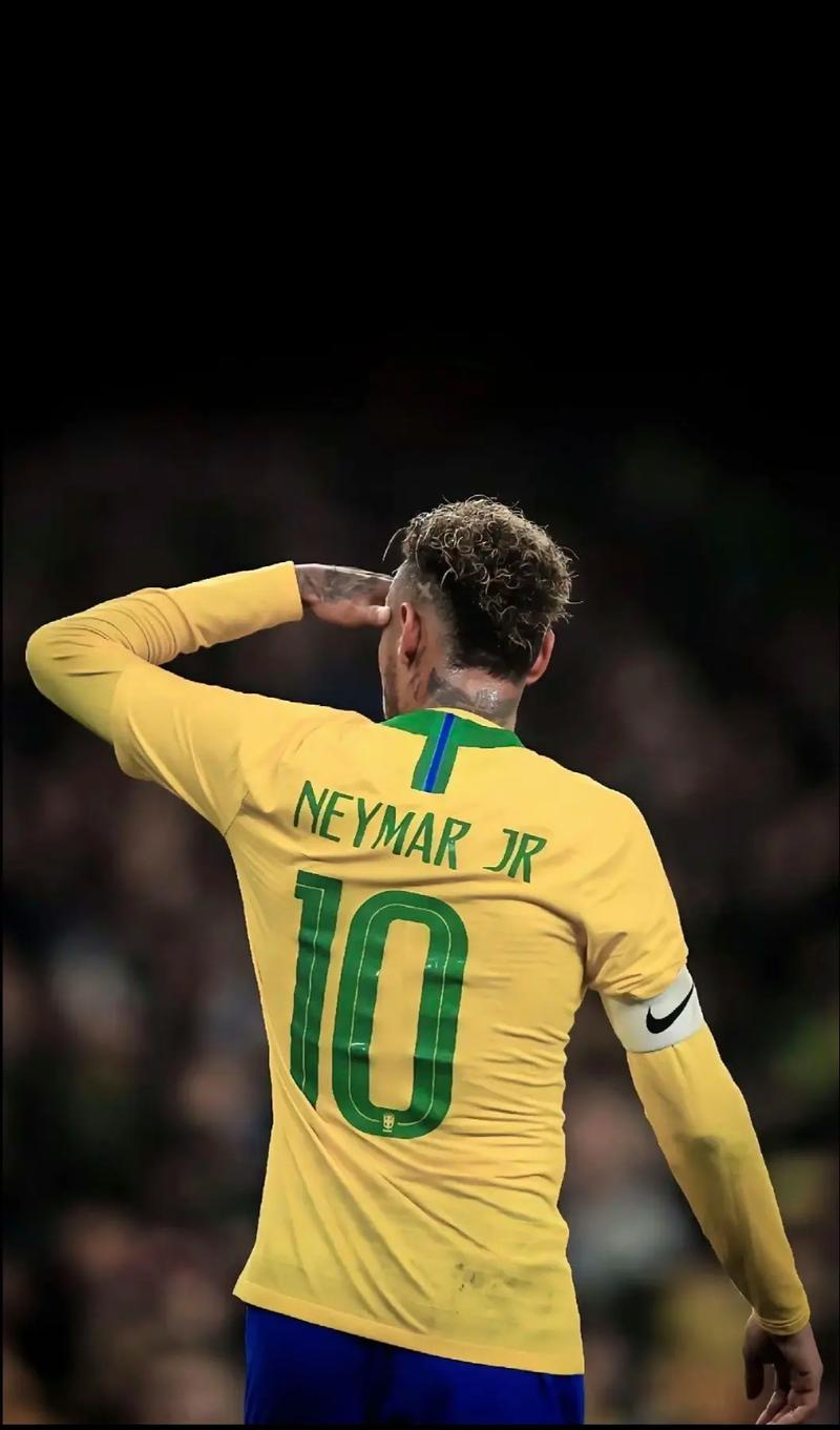 媒体人：成都蓉城一年三换董事长，新一任在走流程了（媒体人称成都蓉城一年内第三次更换董事长，新任正履行手续）