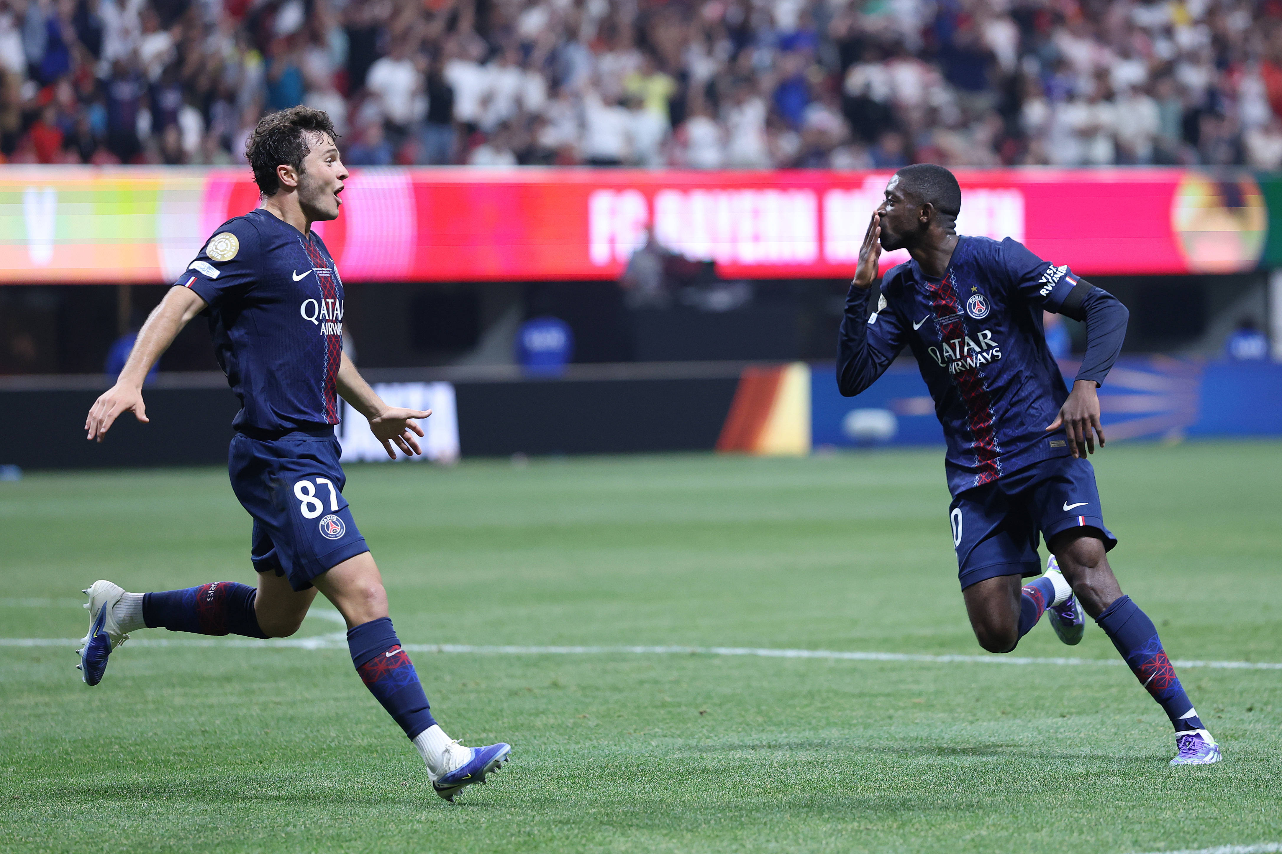 官方：拜仁中场帕利尼亚租借加盟热刺，含2500万欧买断条款（官宣：热刺租借签下拜仁中场帕利尼亚，买断价2500万欧）