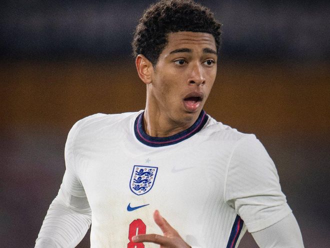 斯卡洛尼归还大力神杯揭幕2026世界杯（斯卡洛尼交回大力神杯，拉开2026世界杯序幕）