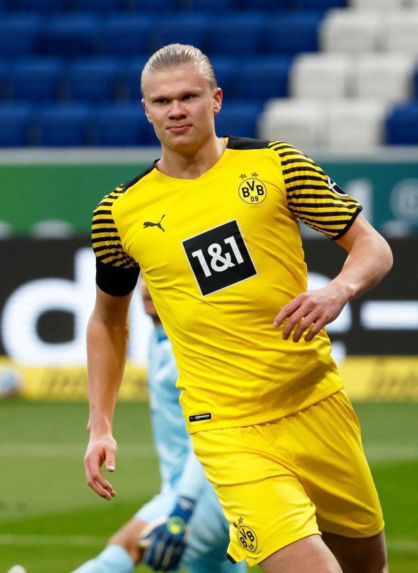 意媒：裁判协会认为米兰vs拉齐奥VAR介入错误，并将予以停职（意媒：裁判协会认定米兰战拉齐奥VAR介入有误，涉事人员将被停职）