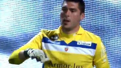 主场0-2告负，皇马各项赛事对塞尔塔19场不败和11连胜被终结（主场0-2不敌，皇马对塞尔塔各项赛事19场不败与11连胜纪录告终）