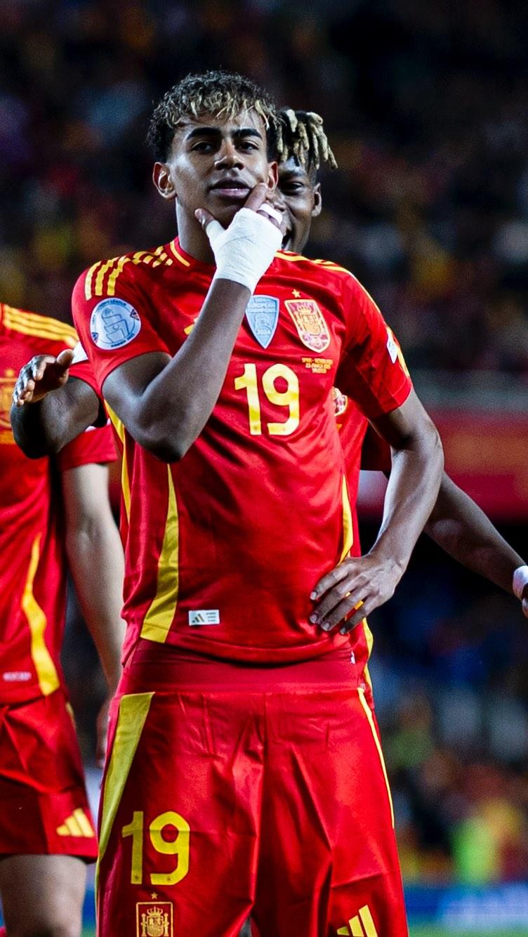 皇马公布欧冠战曼城大名单：姆巴佩带伤入围，一线队后卫仅4人在列（皇马欧冠战曼城名单出炉：姆巴佩带伤入选，一线队仅四名后卫在列）