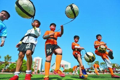 广岛三箭官方：主帅斯基伯将在赛季结束后离任