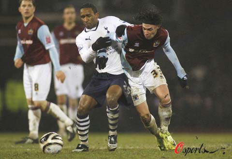 下半场手感不佳！吉迪全场13中7，得到17分11板7助（下半场手感下滑，吉迪全场13投7中，贡献17分11板7助）