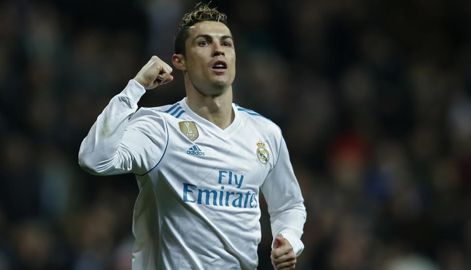 利物浦vs利兹首发：萨拉赫连续三场替补，埃基蒂克、维尔茨先发（利物浦战利兹首发公布：萨拉赫连续第三场替补，埃基蒂克与维尔茨先发）