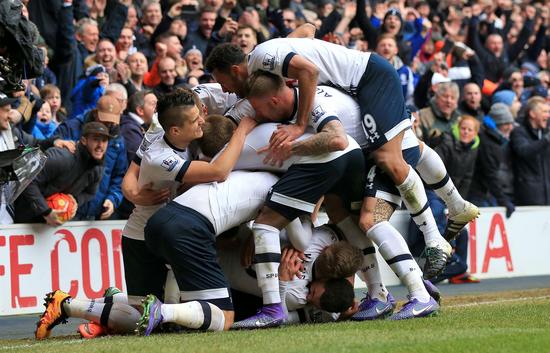 输送30米弧线制导！皇马巨星疑被诅咒：7次开天眼长传 却再度受伤（30米弧线制导般精准！皇马巨星似陷伤病魔咒：7记神级长传后又伤退）