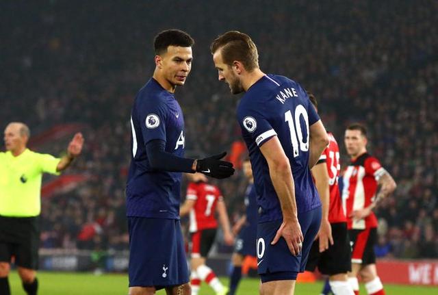 亚当·沃顿的欧冠梦：曼联的挑战与机遇（亚当·沃顿逐梦欧冠：曼联的考验与转机）