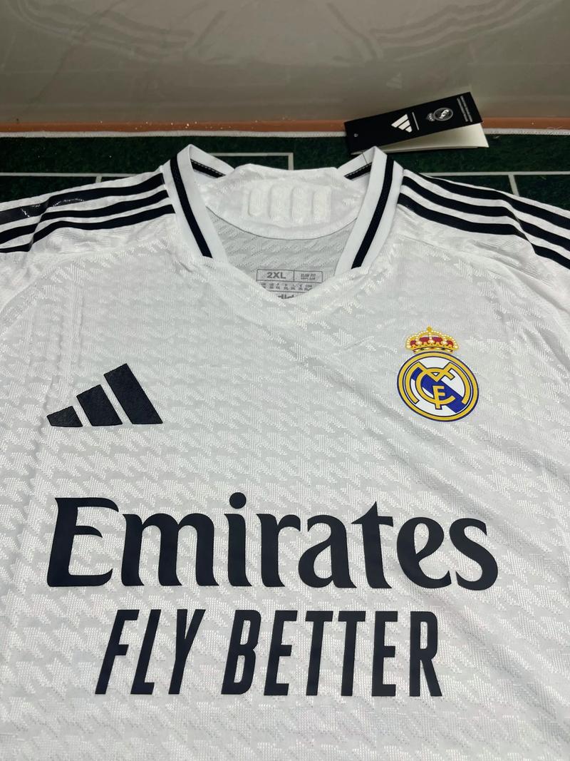 F1收官战正赛：维斯塔潘虽夺冠但无缘WDC；诺里斯加冕世界冠军（F1赛季收官：维斯塔潘夺分站桂冠却无缘车手年度王座，诺里斯加冕世界冠军）