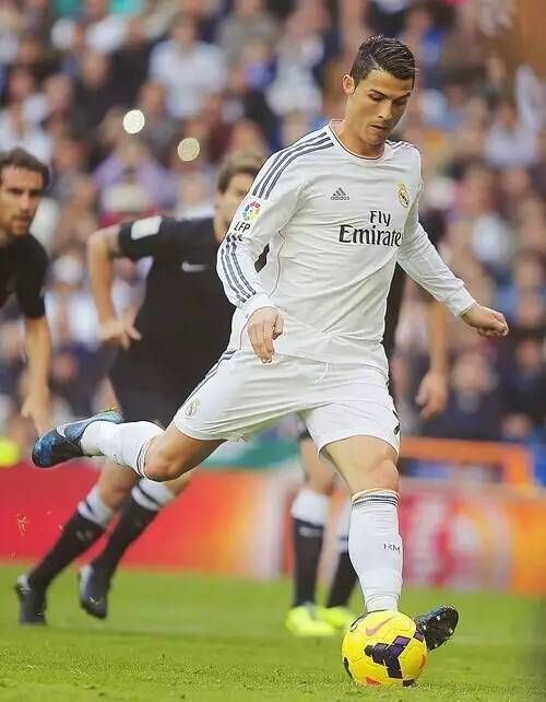 土耳其11月世预赛大名单：恰20领衔，詹-乌尊、厄泽尔缺席（土耳其公布11月世预赛名单：恰尔汗奥卢压阵，詹-乌尊与厄泽尔无缘）