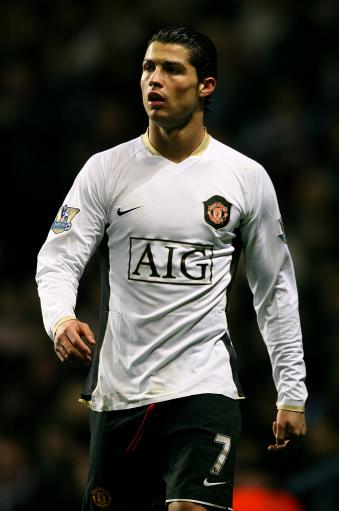 曼联计划在2026年以约7500万英镑签下巴莱巴，但需等待未来转会窗口，且交易需布莱顿同意。（曼联拟于2026年以约7500万英镑引进巴莱巴，须等待后续转会窗且取决于布莱顿放行。）