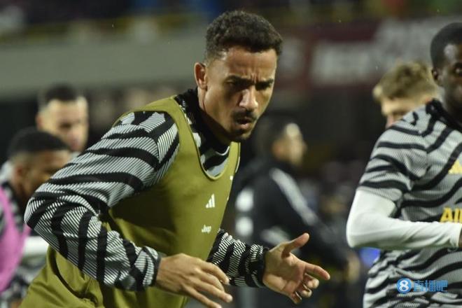 斯内德：穆帅对我而言就像父亲，贝尼特斯来国米的时机不对（斯内德：穆里尼奥如父亲般存在，贝尼特斯执教国米时机不合适）