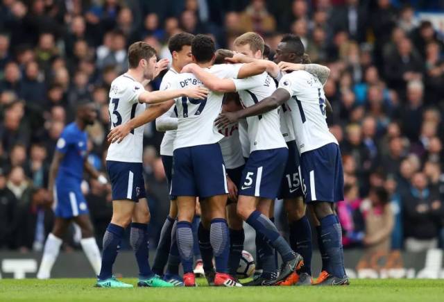 篮球湖人官宣老将复出，防守端迎来补强